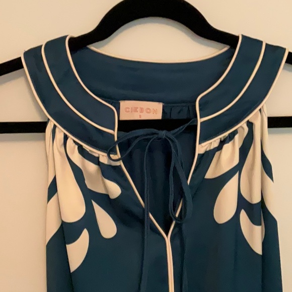 Ciebon floral dress in size small - Picture 3 of 7